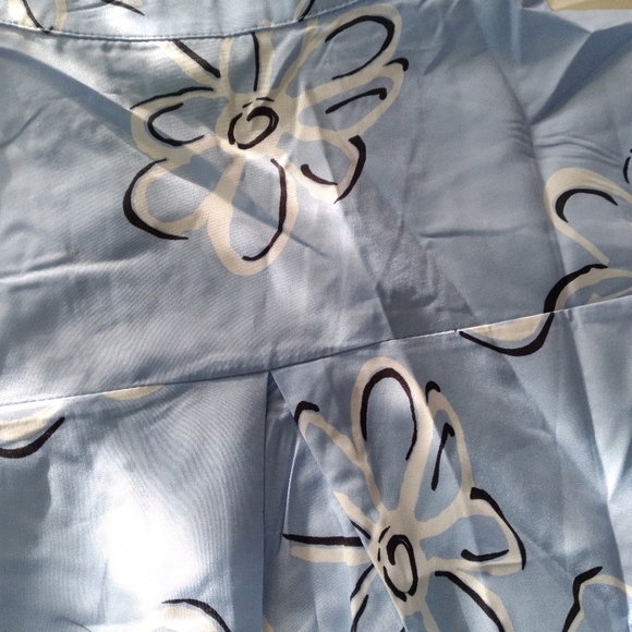 3/$15 Fashion concept top - Picture 3 of 4